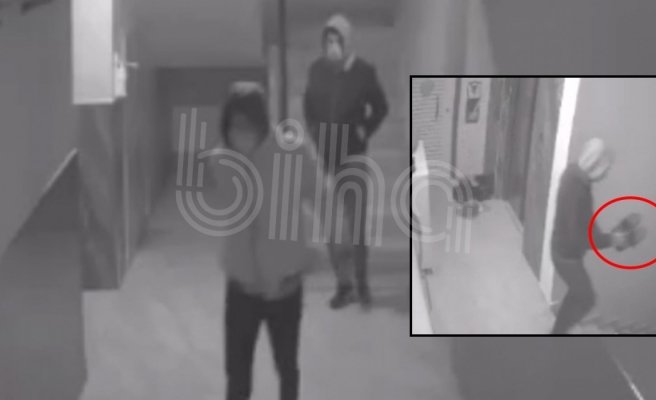 Urfa’da apartmandaki ayakkabı hırsızlığı kameraya yansıdı