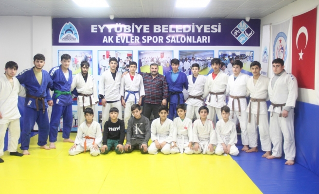 Eyyübiyeli gençlerden Başkan Kuş’a teşekkür