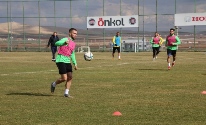 Şanlıurfaspor’da yeni transfer İlyas Bircan ilk antrenmanına çıktı