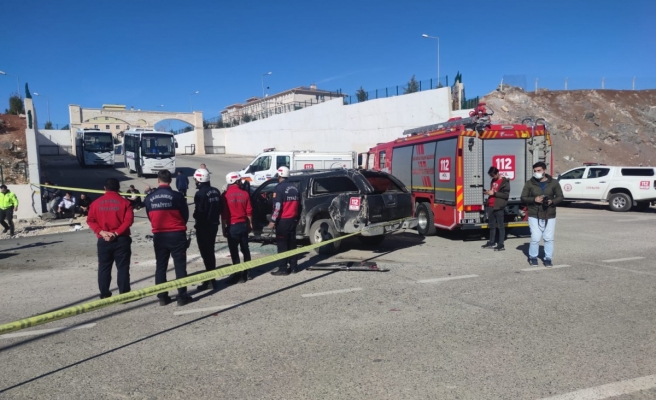 Halk otobüsüyle AFAD aracı çarpıştı: 1 ölü, 3 yaralı