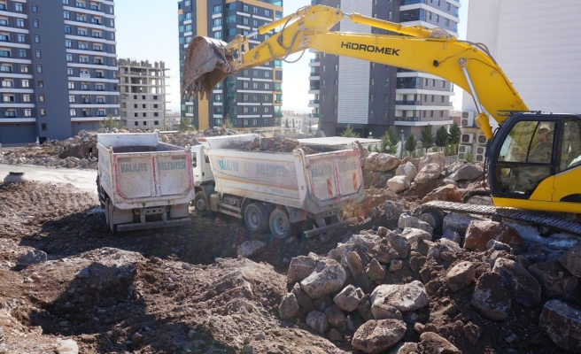 İlçede yol çalışmaları sürüyor