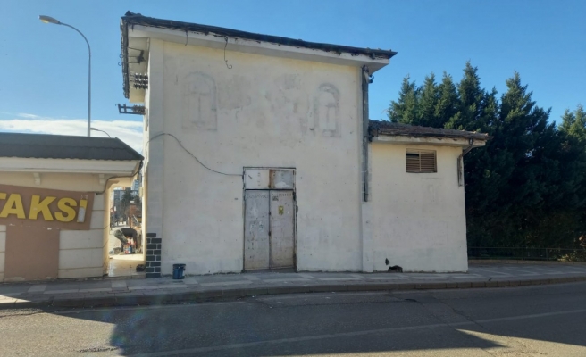 Siverek’te trafolar boyanıyor