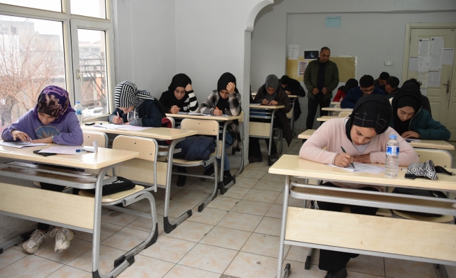 Üniversite adaylarına yönelik deneme sınavı