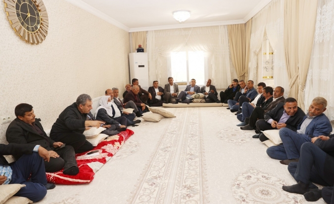 Özyavuz, vatandaşların sorunlarını dinledi