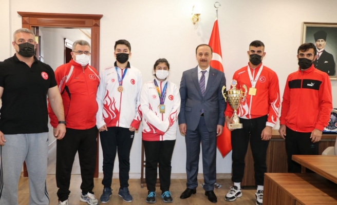 Vali Erin Şampiyonlara Başarılar Diledi