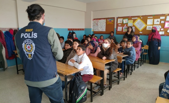 Siber ekibinden öğrencilere seminer