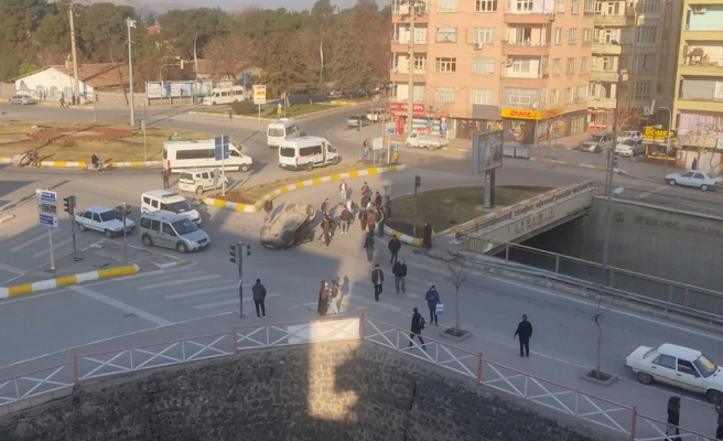 Urfa'da otomobil takla attı!