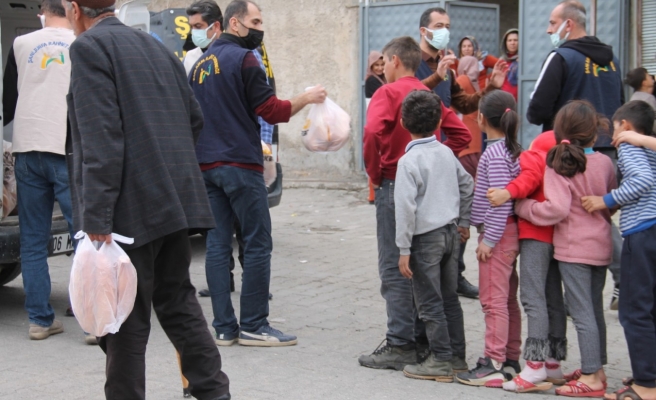 Kandilde binlerce aileye ekmek dağıtıldı