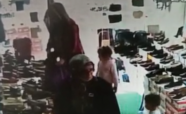 Şanlıurfa’da ayakkabı hırsızlığı kamerada