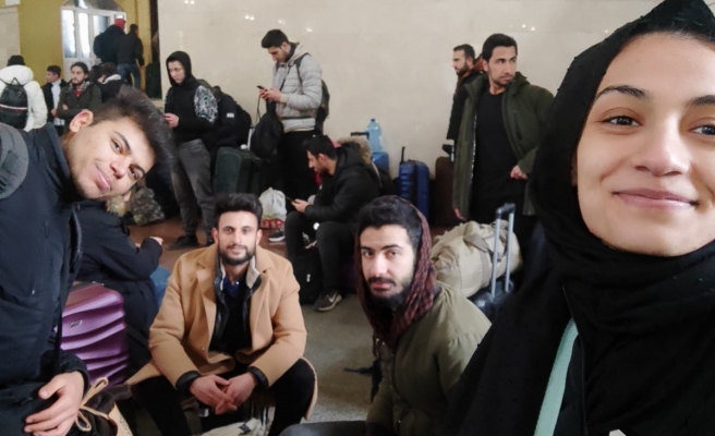 Ukrayna'daki Urfalı gençler için özel uçak gönderildi