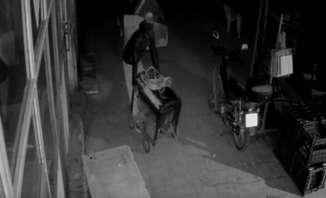 Eyyübiye'de hırsızlık anı güvenlik kamerasında