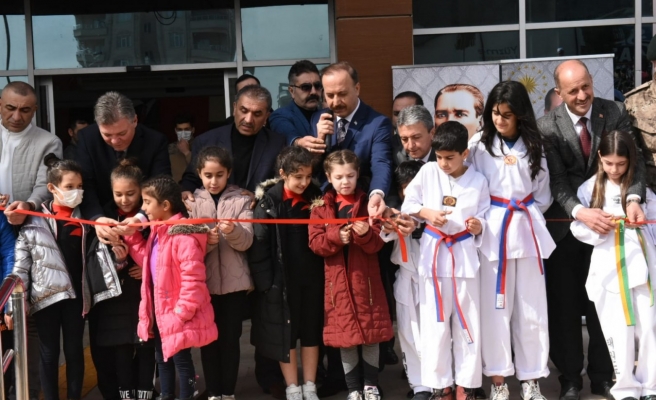 Şehidin adının verildiği spor salonu törenle açıldı