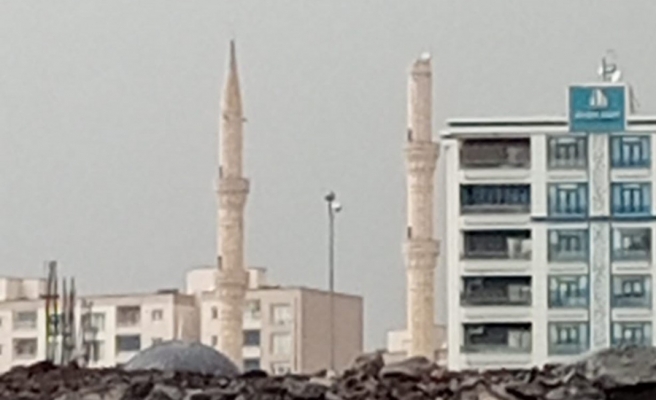Şanlıurfa’da caminin minaresine yıldırım düştü!