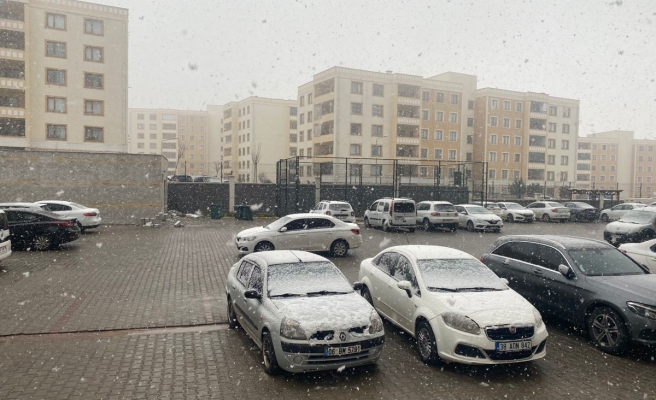 Şanlıurfa’da mart ortasında yağan kar şaşırttı!