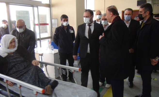 Vali Erin’den sağlıkçıların grevde olduğu hastaneye ziyaret