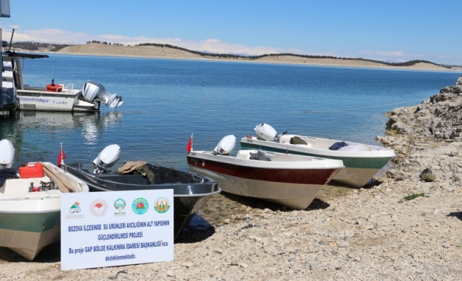 Bozova’da balıkçılara 16 yeni tekne
