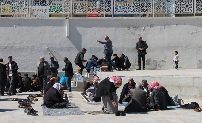 Rabia Meydanı refakatçi meydanına dönüştü