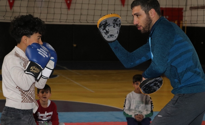 Karaköprü’den çocuklara kick boks kursu