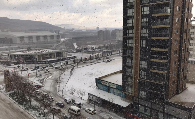 Karaköprü’de dolu yağışı