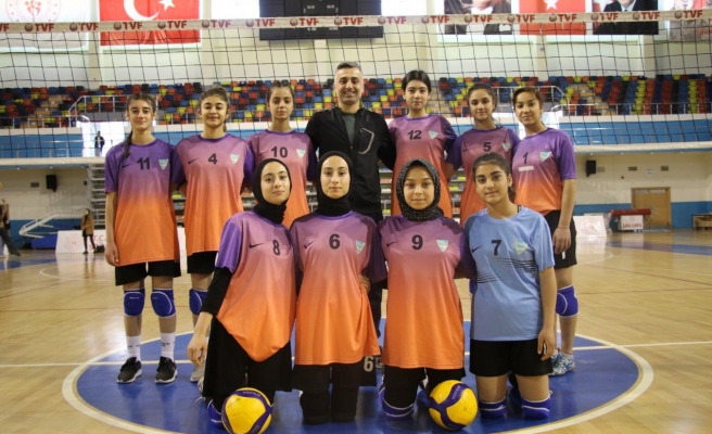 Haliliye Belediyespor Yıldız Kızlar Voleybol Takımı şampiyon