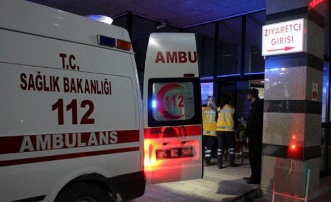 Tarlayı ilaçlarken zehirlendiler