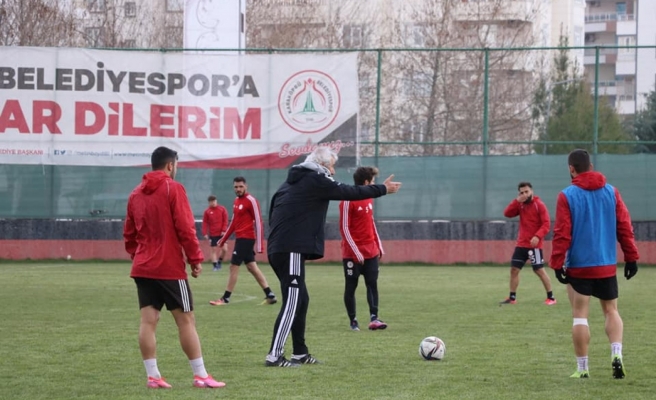 Durmuş Urfa ekibiyle ilk antrenmanına çıktı