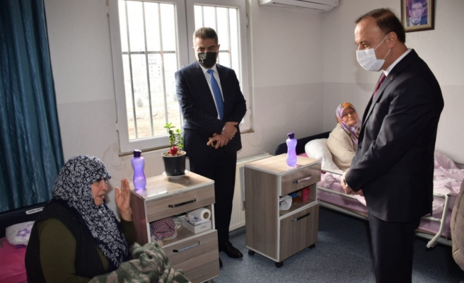 Vali Erin’den yaşlılara ziyaret
