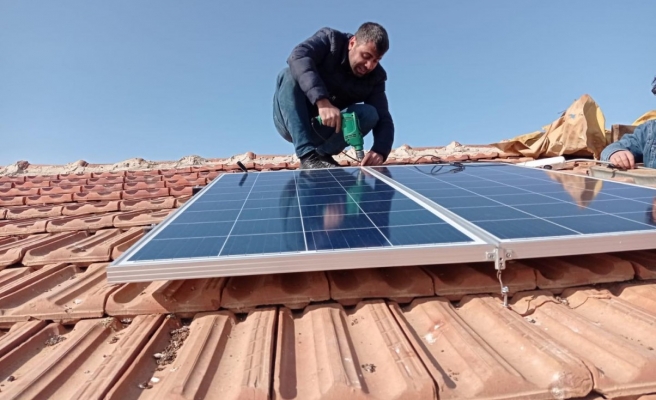 Elektrik kesintilerinden bıkan okul sorunu güneş paneliyle çözdü