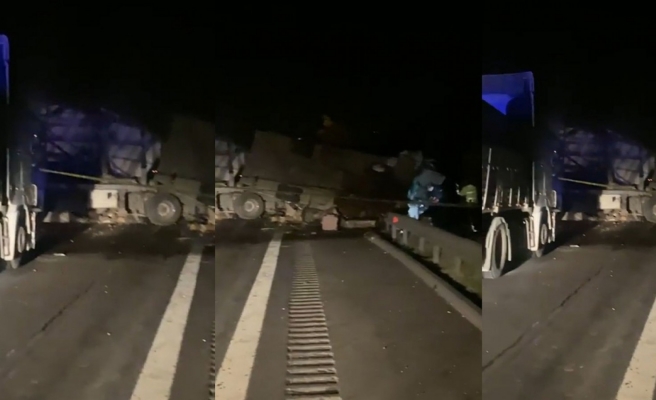 Urfa’da iki tırın çarpıştı kazada ölü ve yaralılar var