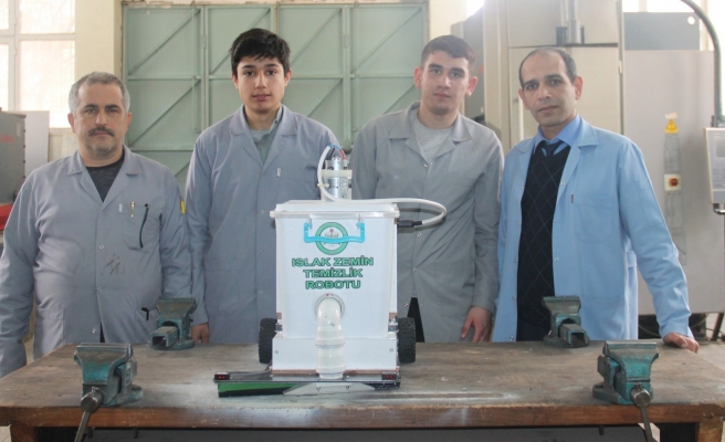 Urfalı öğrenciler Islak zemin temizleyici robot üretti
