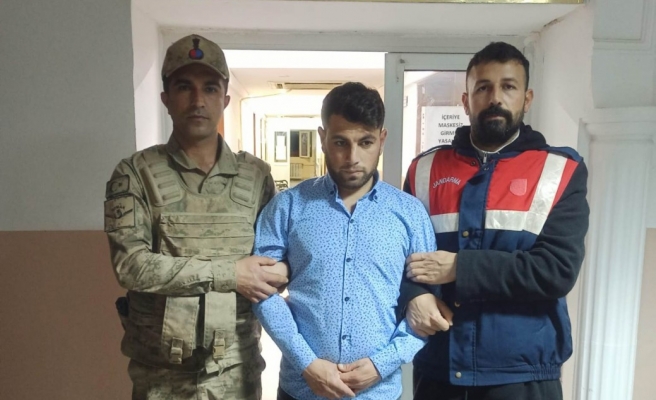 14 yıl hapis cezası bulunan dolandırıcı jandarmadan kaçamadı