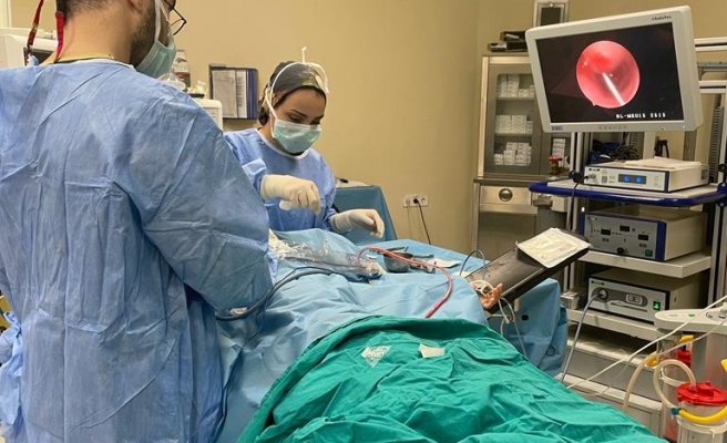 Doktor, hastaya nefes oldu