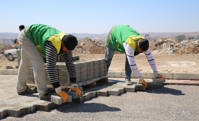 Karaköprü’de yeni yollar kilitli parkeyle döşeniyor