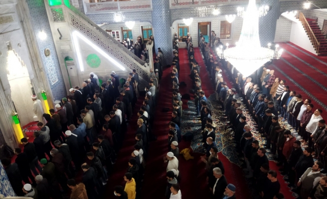 Peygamberler Şehri'nde ilk teravih sevinci