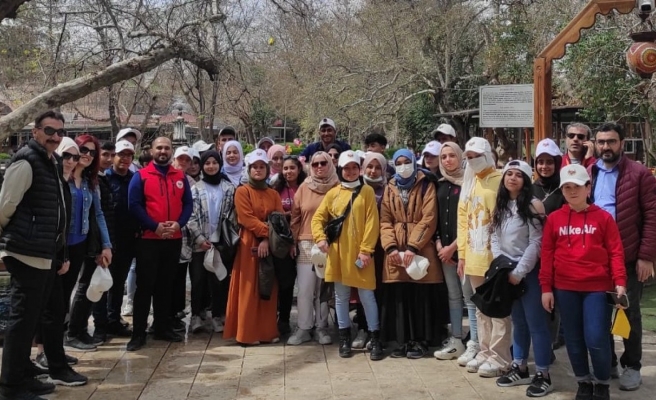 Türk ve Suriyeli öğrenciler Urfa’yı gezdi