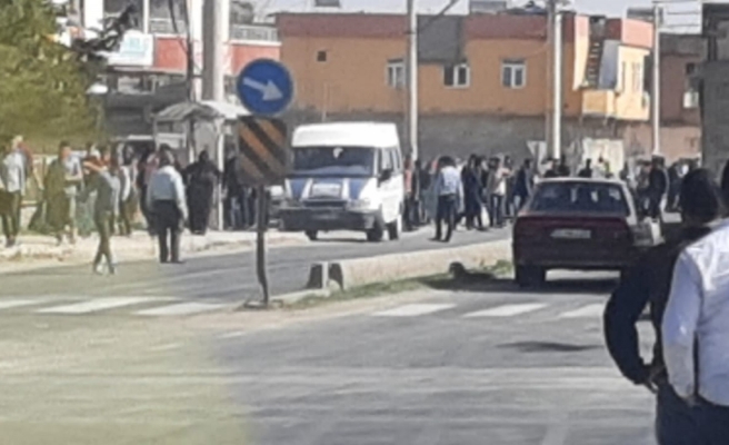 İki ailenin kavgasında taş ve sopalar konuştu - EK