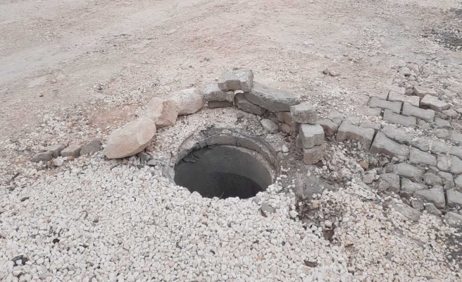 Karaköprü’de hırsızlar mahalledeki rögar kapağını çaldı