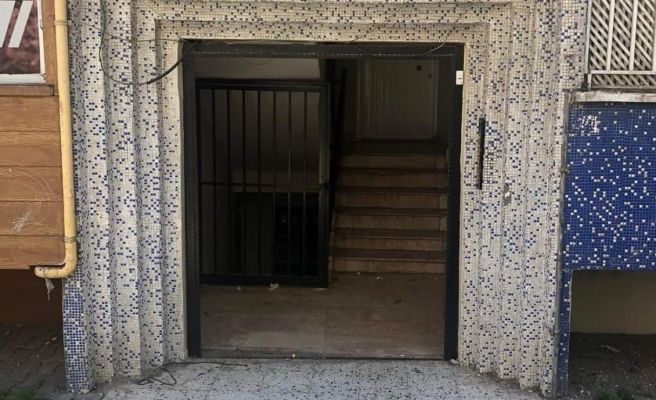Urfa’da apartmanın giriş kapısını çaldılar