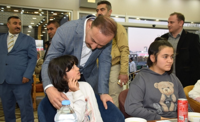Vali Erin iftarı yetim ve öksüz çocuklarla yaptı