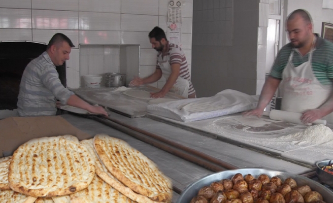 Urfa'da fırında patlıcan biber pişirme geleneği kayboluyor!