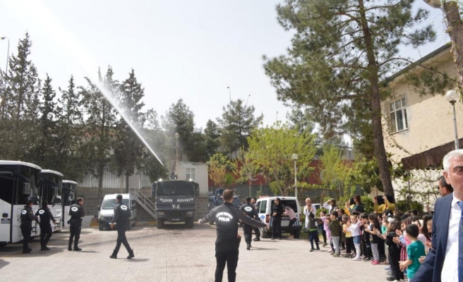 Urfa emniyetinden çocuklar için gösteri
