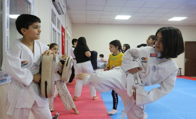 Karaköprü'de öğrenciler ara tatili sporla değerlendiriyorlar