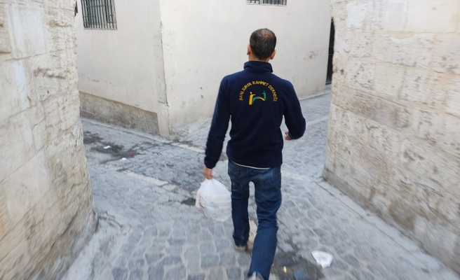 Urfa'da kebapçıdan ihtiyaç sahibi ailelere iftar