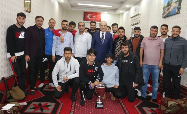 Başkan Yalçınkaya şampiyonlarla iftar yaptı