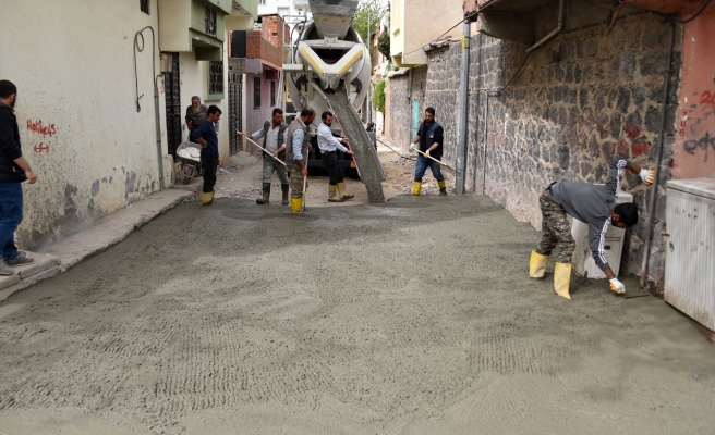 Siverek’te deforme olan beton yollar yenileniyor