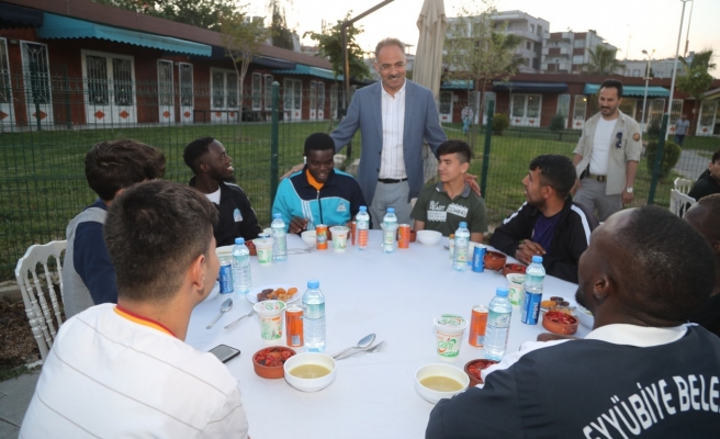 Başkan Kuş engellilerle iftarda buluştu