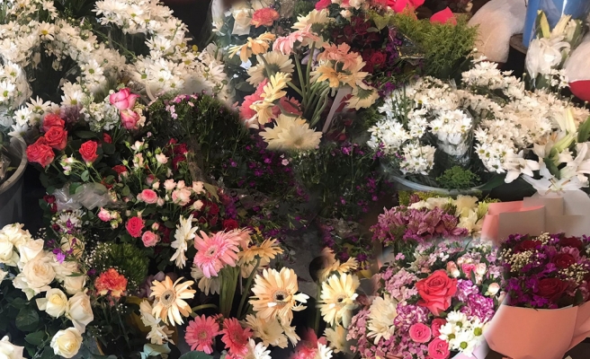 Çiçekçilerde ‘Anneler Günü’ mesaisi