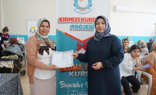 Okuma yazma öğrenen kadınlara sertifika