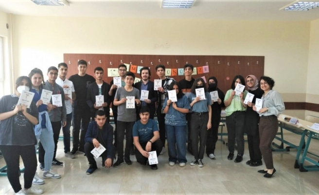 Genç yazarların ilk imza günü