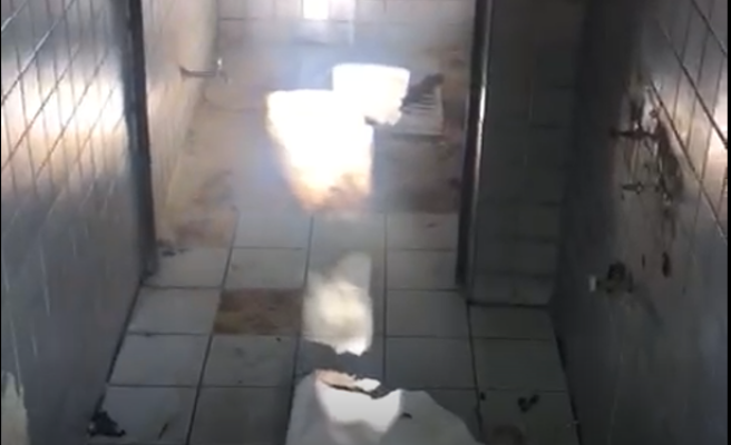 Turist kaynayan bölgedeki tuvalet harabe halde